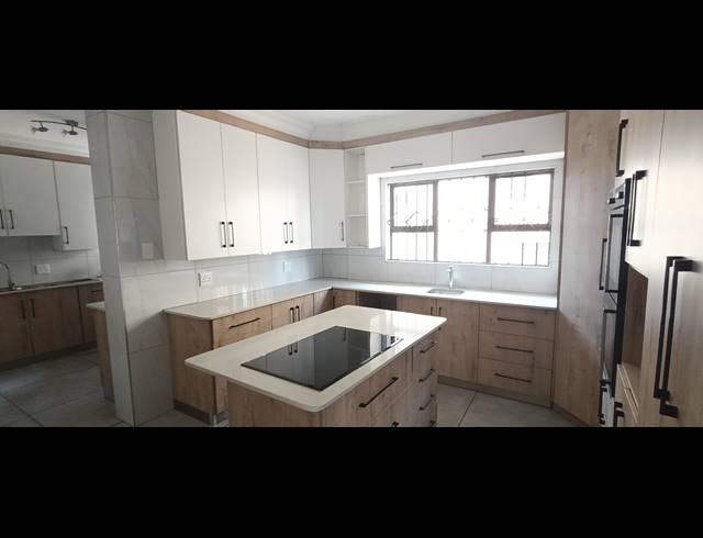 4 BEDROOM DUPLEX TO LET IN MODEL PARK